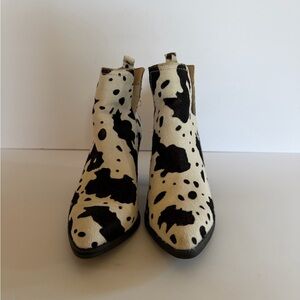 Cow Print Ankle Boots - Black & White Women’s Chelsea Boot